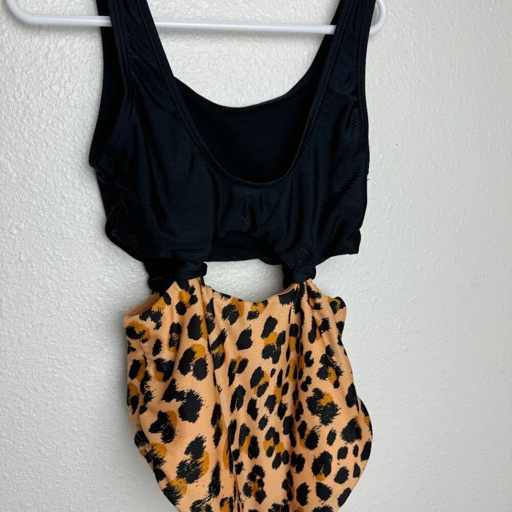 One Piece Swimsuit Size S ( 6/6X)  Black / Animal print